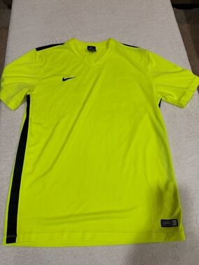 Nike Men’s Neon Yellow Short-Sleeve Athletic Jersey with Black Accents